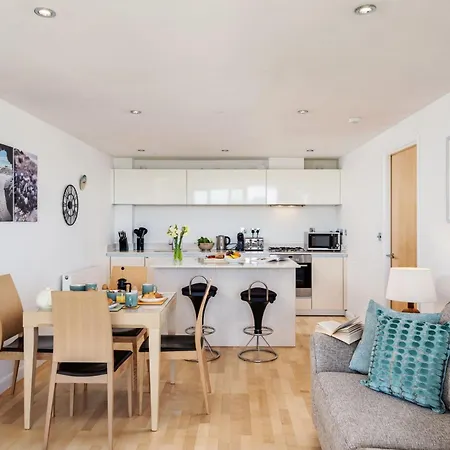 Surfside 34 Zinc In Newquay Feriehus *