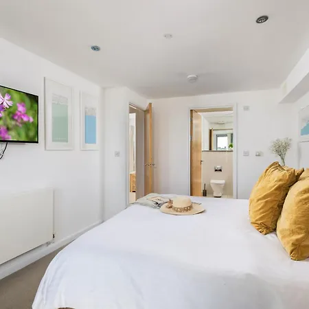 Surfside 34 Zinc In Newquay Holiday home